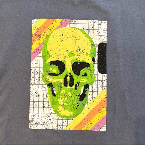 NWT LuLaRoe Lisa Tee Skull Graphic T-Shirt Size Small - Picture 4 of 8